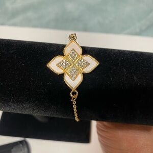 Elegant Gold and White Floral Bracelet